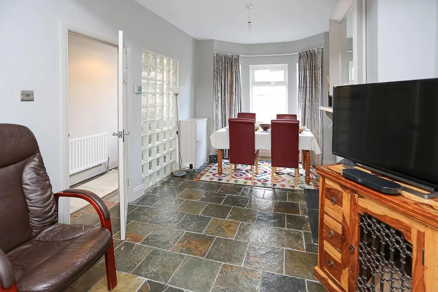 Gateway Abode Near City Centre W Street Parking Belfast